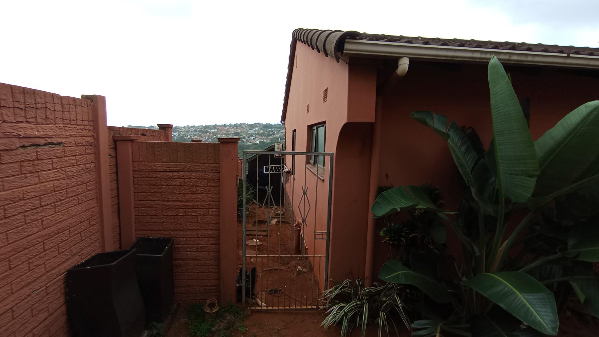 Backyard of property in Bluff