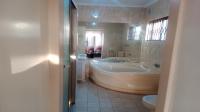 Bathroom 2 of property in Bluff