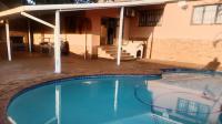 Swimming Pool of property in Bluff