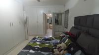 Main Bedroom of property in Bluff