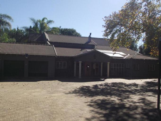 4 Bedroom House to Rent in Rustenburg - Property to rent - MR714008