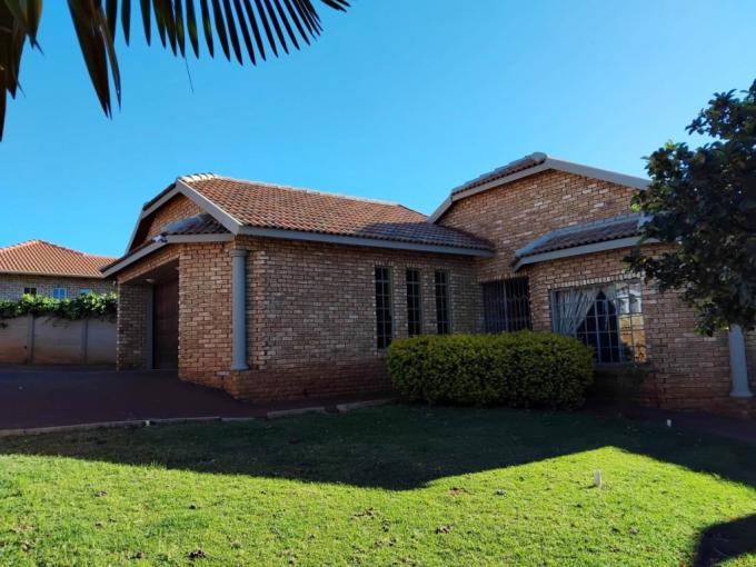 4 Bedroom House for Sale For Sale in Safarituine - MR714019