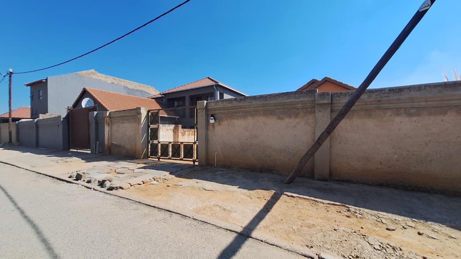 Front View of property in Cosmo City