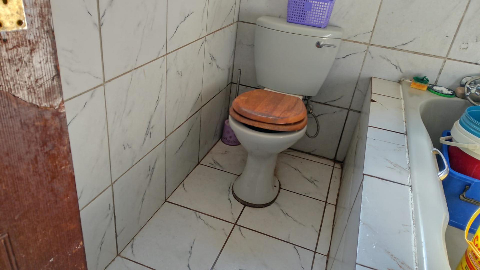 Bathroom 2 of property in Kensington - JHB