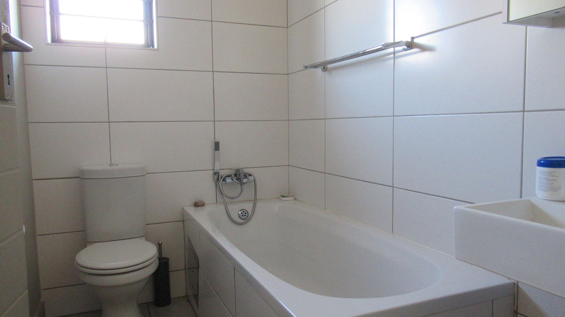 Bathroom 1 - 4 square meters of property in Cosmo City