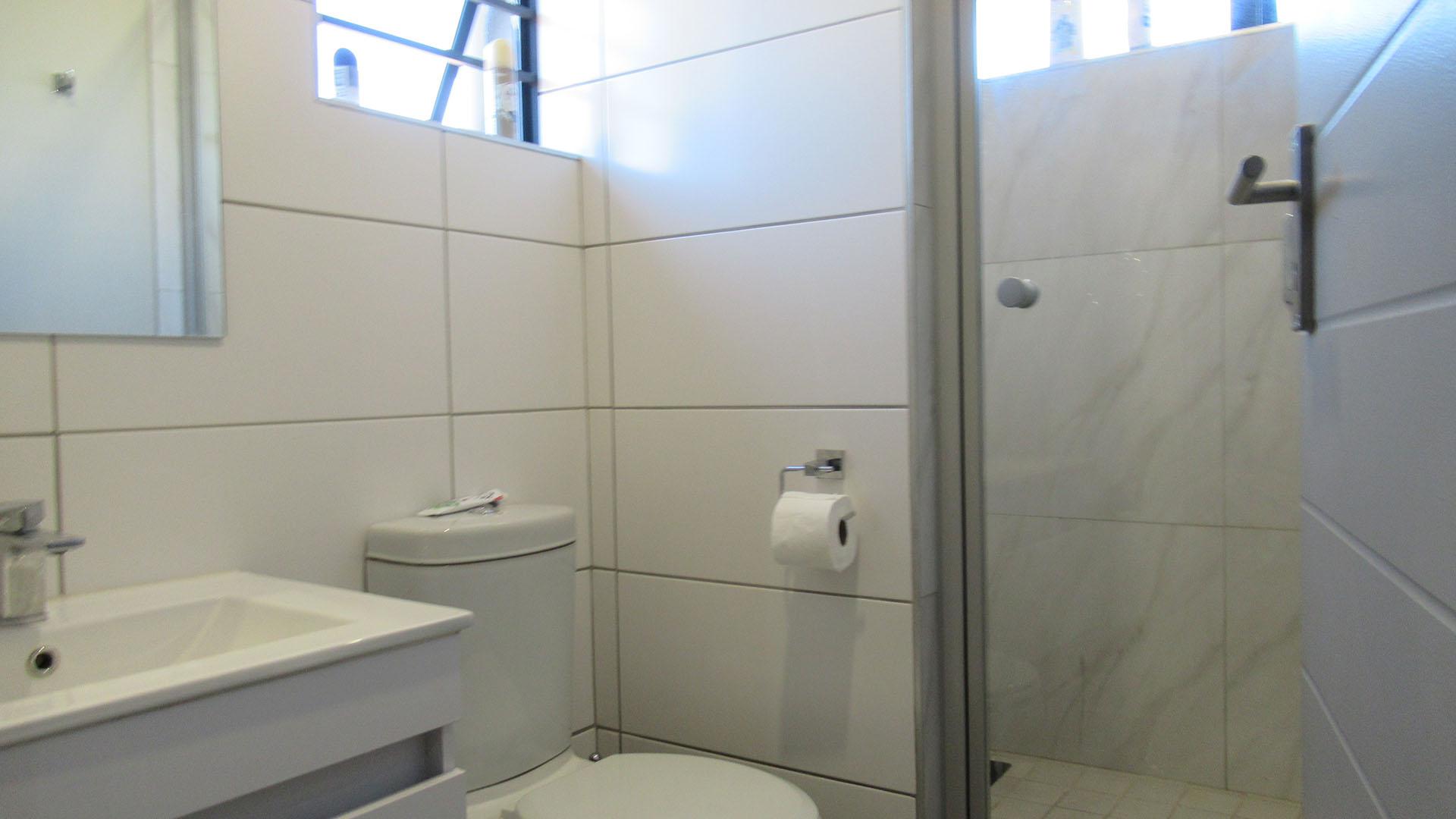 Main Bathroom - 4 square meters of property in Cosmo City