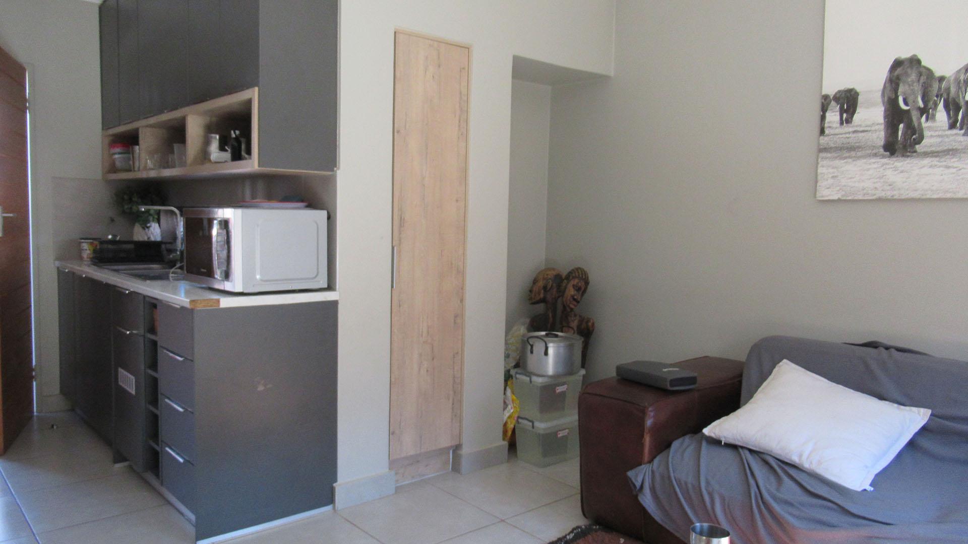 Lounges - 16 square meters of property in Cosmo City