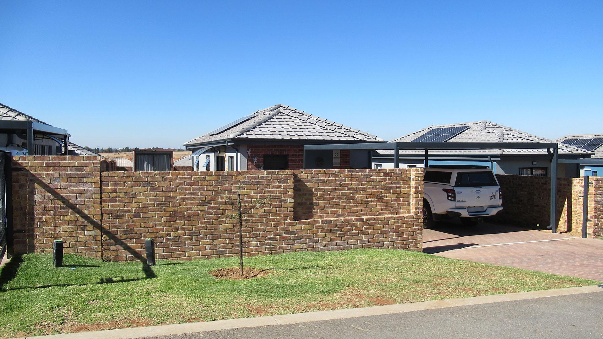 Front View of property in Cosmo City