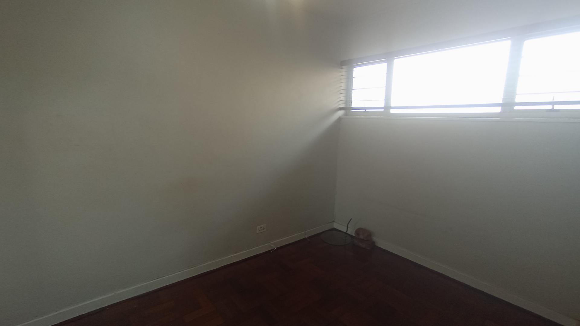 Bed Room 1 - 10 square meters of property in Bulwer (Dbn)