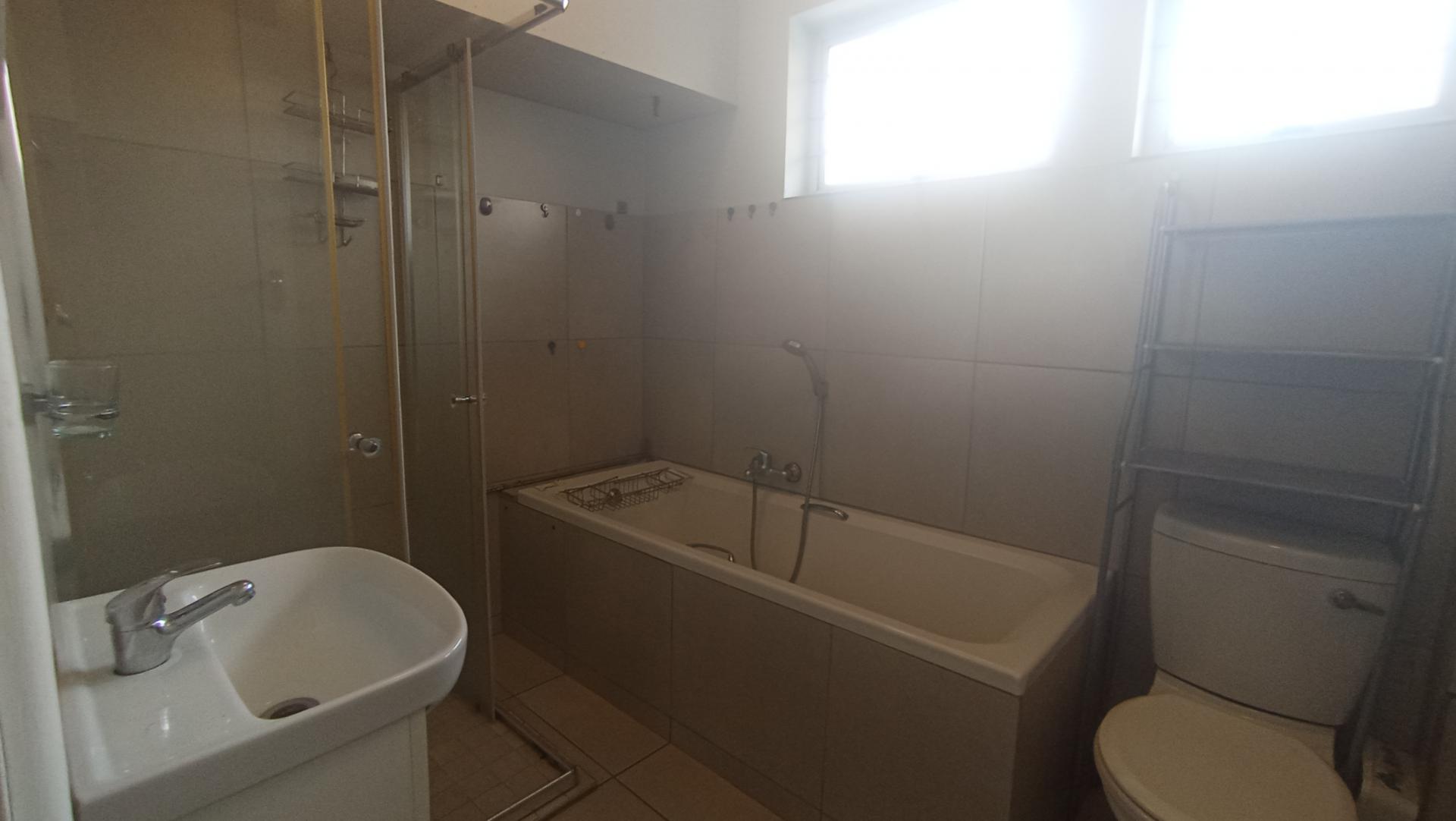 Bathroom 1 - 6 square meters of property in Bulwer (Dbn)