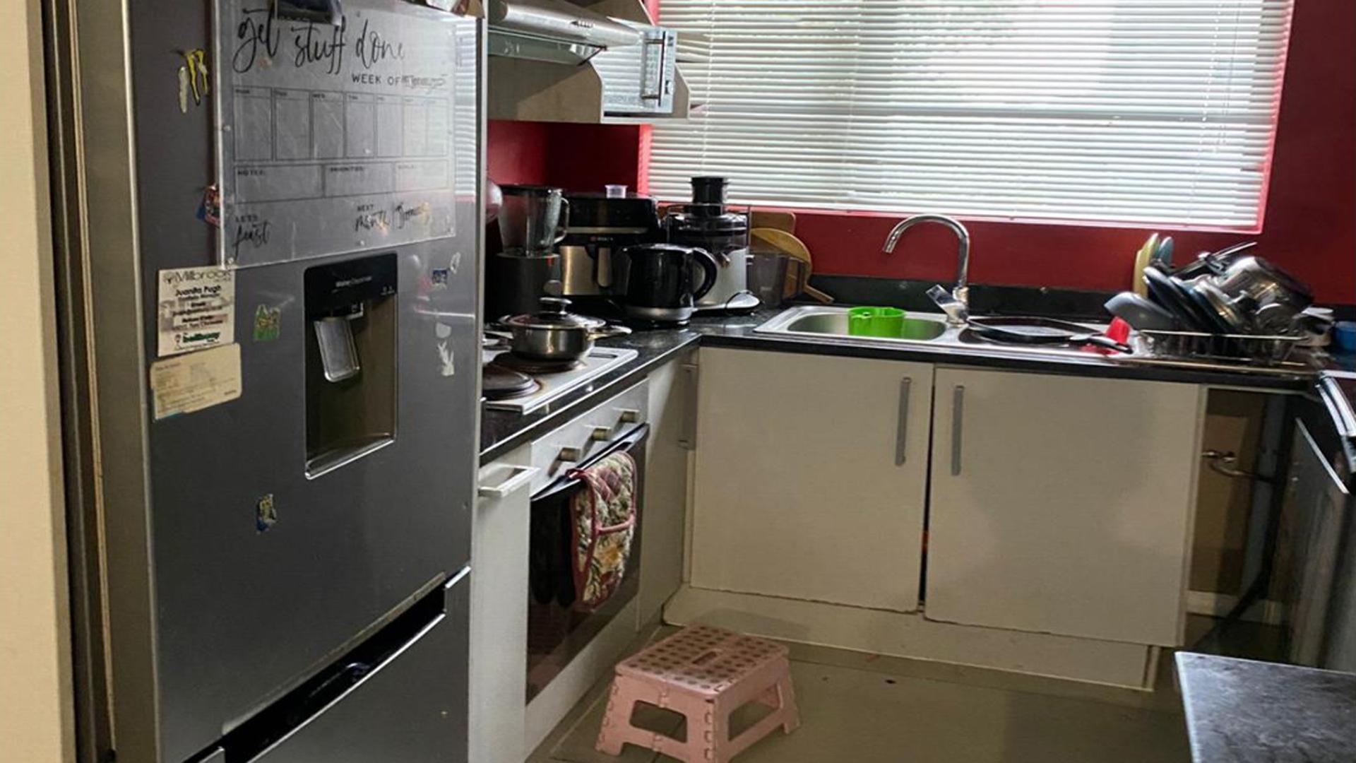 Kitchen of property in Ibhayi (Zwide)