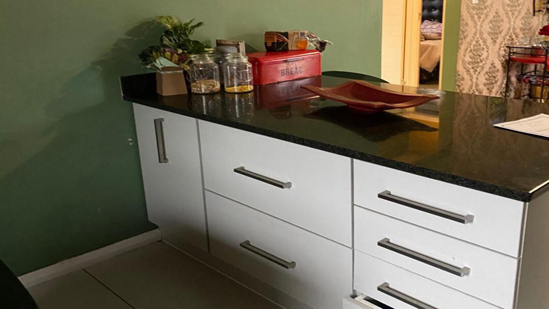 Kitchen of property in Ibhayi (Zwide)