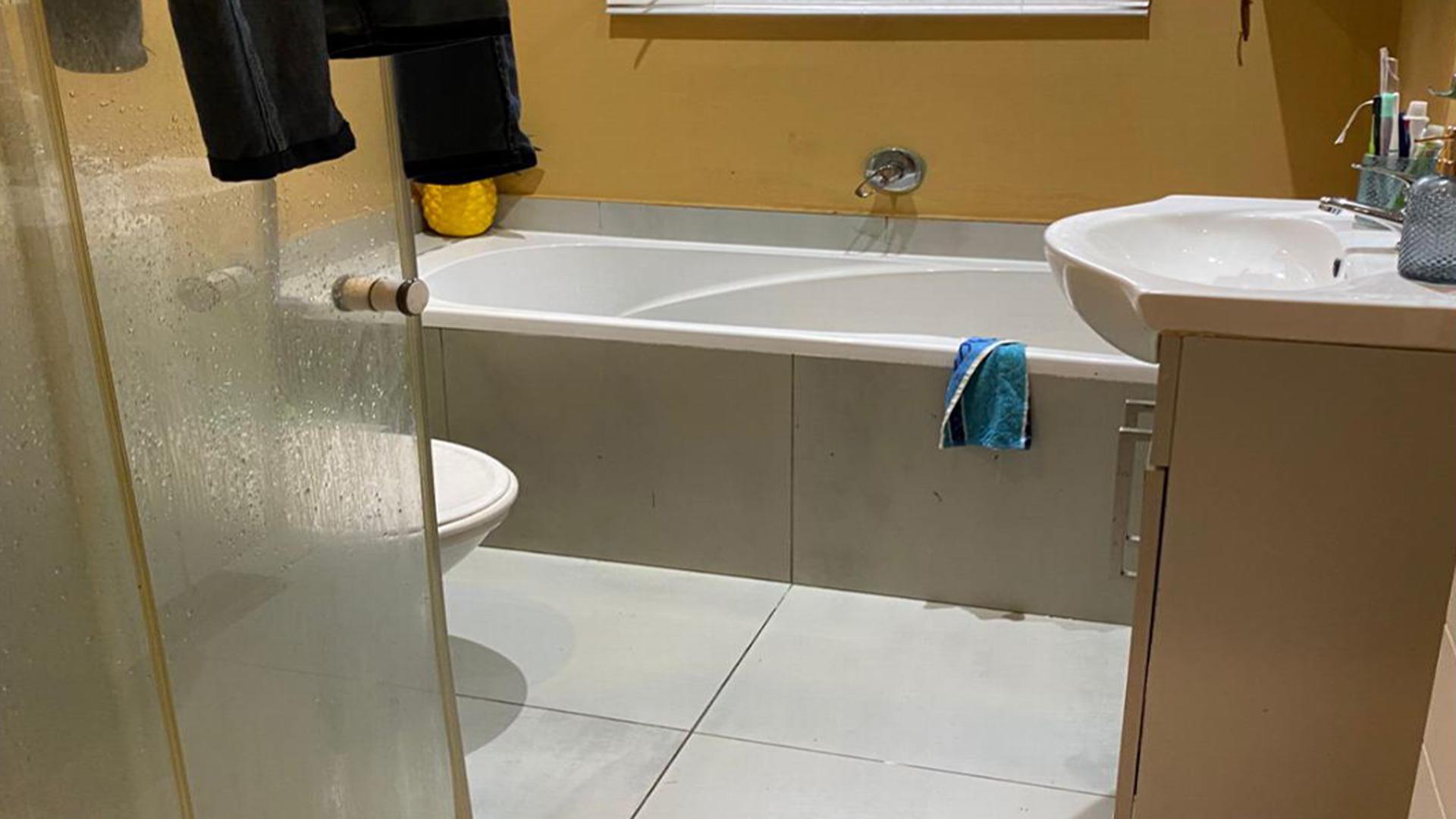 Bathroom 1 of property in Ibhayi (Zwide)