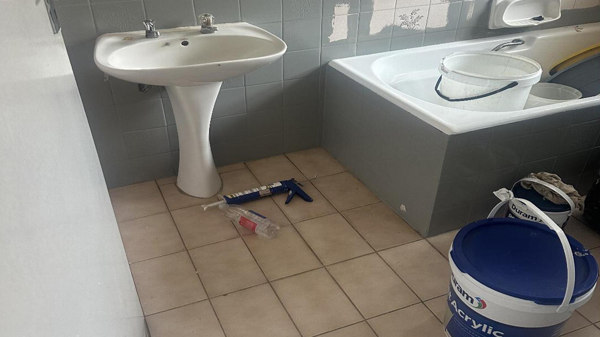 Bathroom 2 of property in Ibhayi (Zwide)
