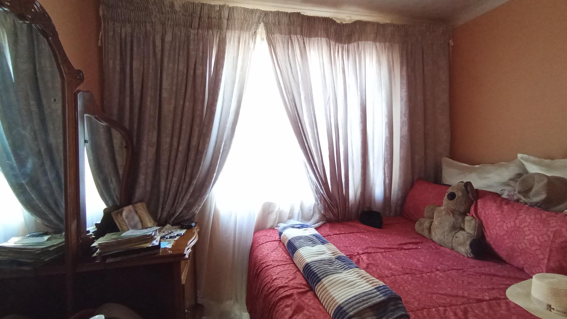 Bed Room 1 - 8 square meters of property in Soshanguve