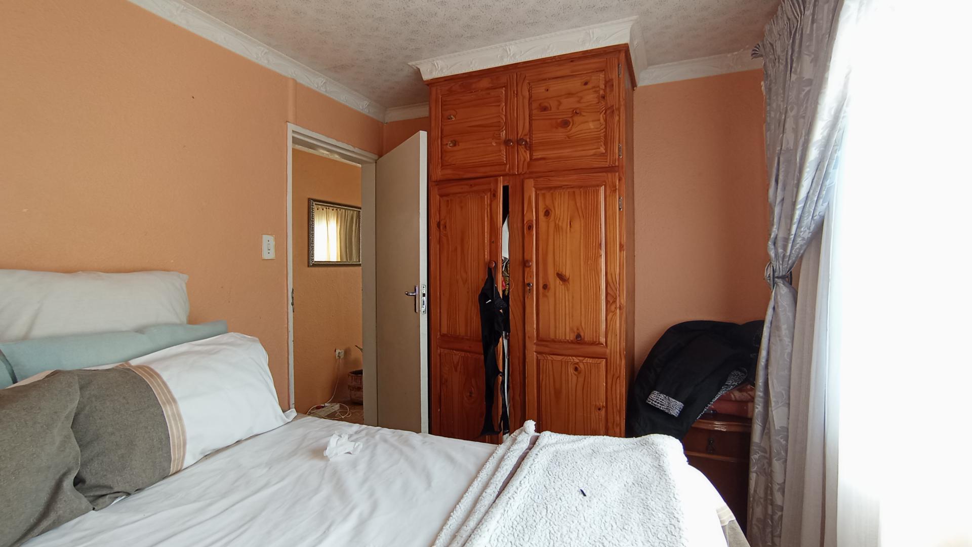 Bed Room 2 - 10 square meters of property in Soshanguve