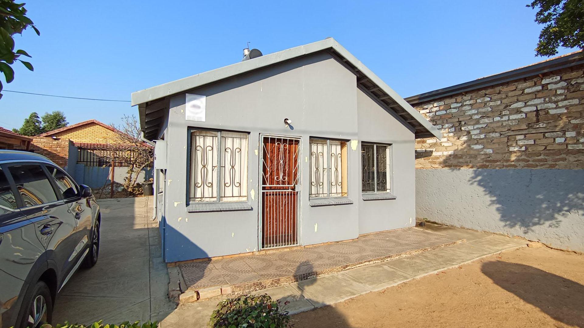Front View of property in Soshanguve