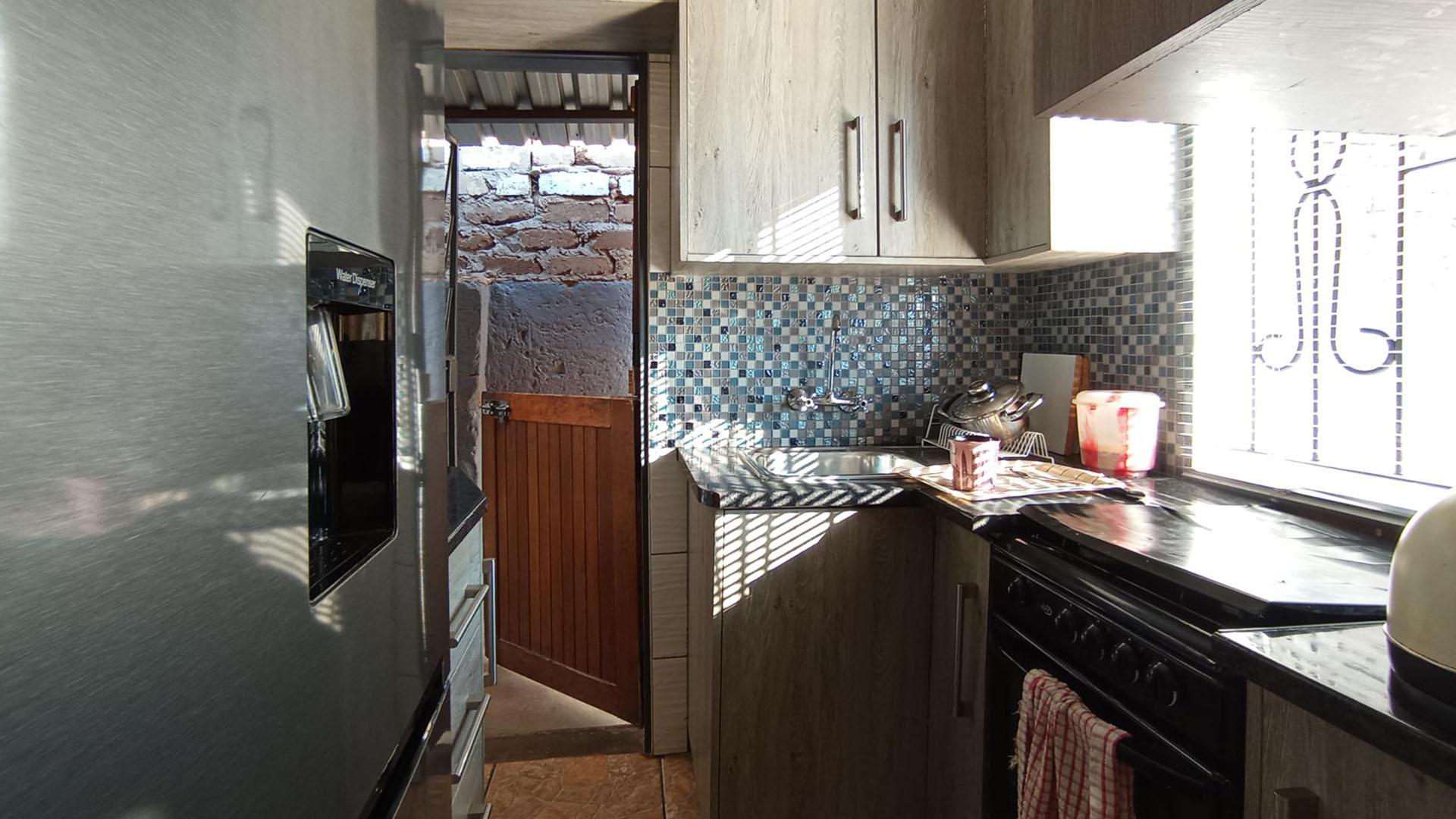Kitchen - 5 square meters of property in Soshanguve