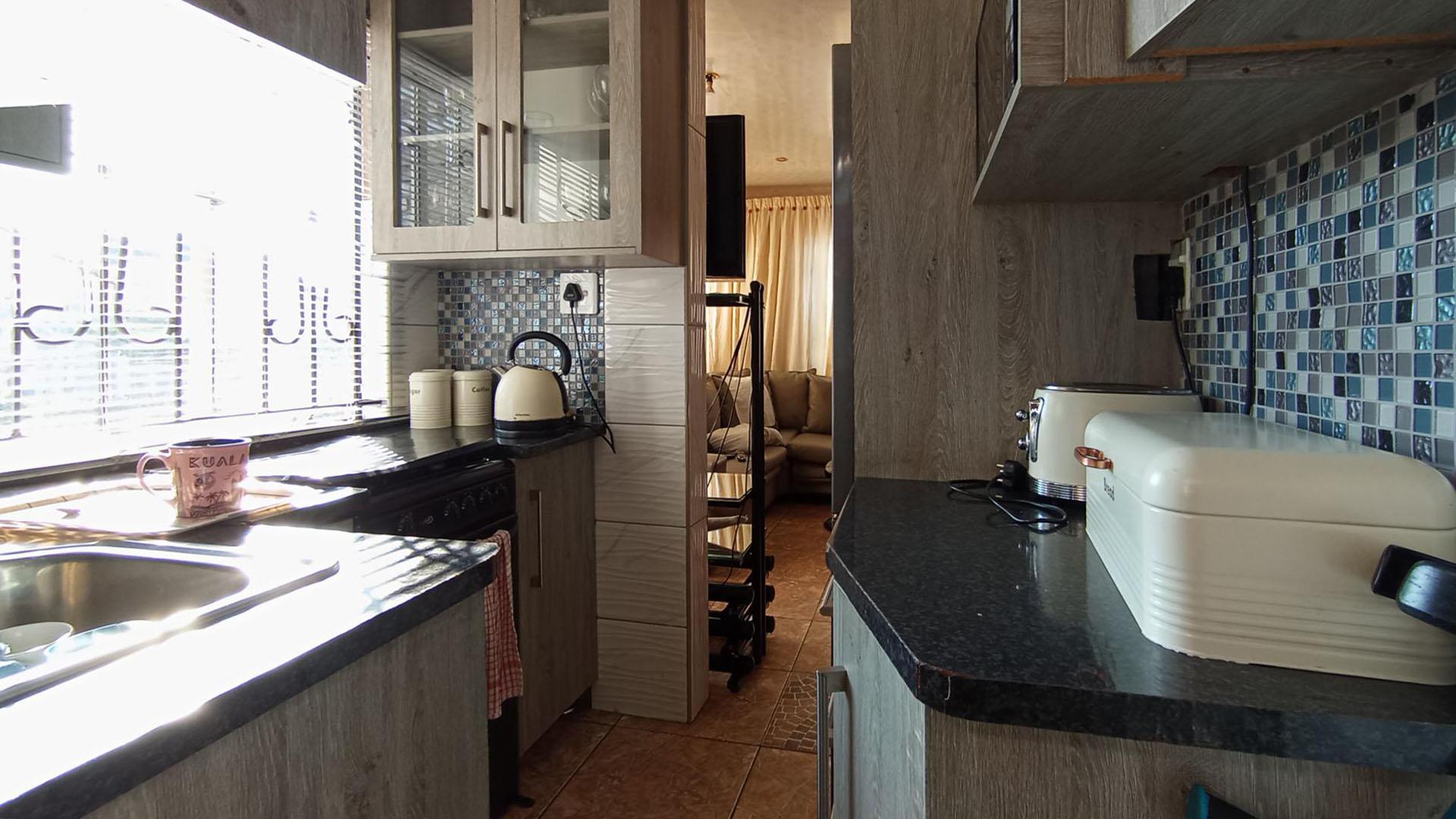 Kitchen - 5 square meters of property in Soshanguve