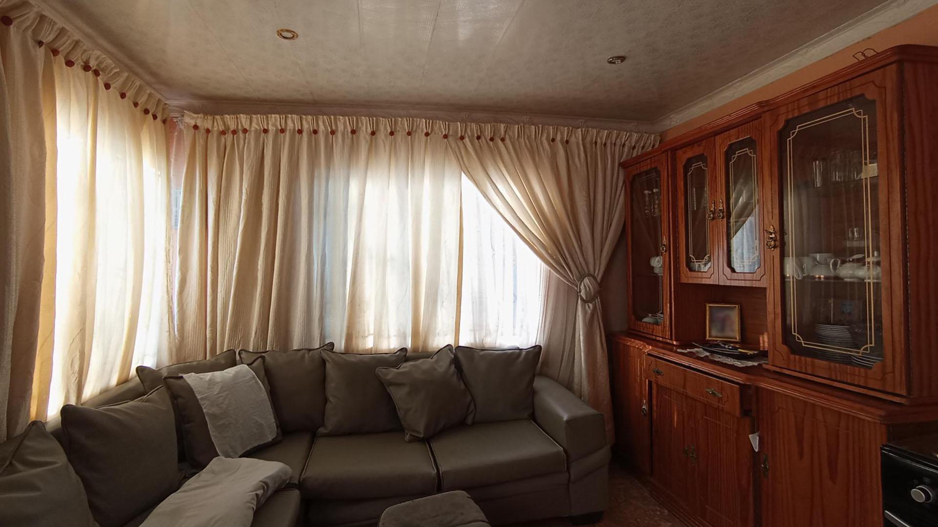 Lounges - 13 square meters of property in Soshanguve