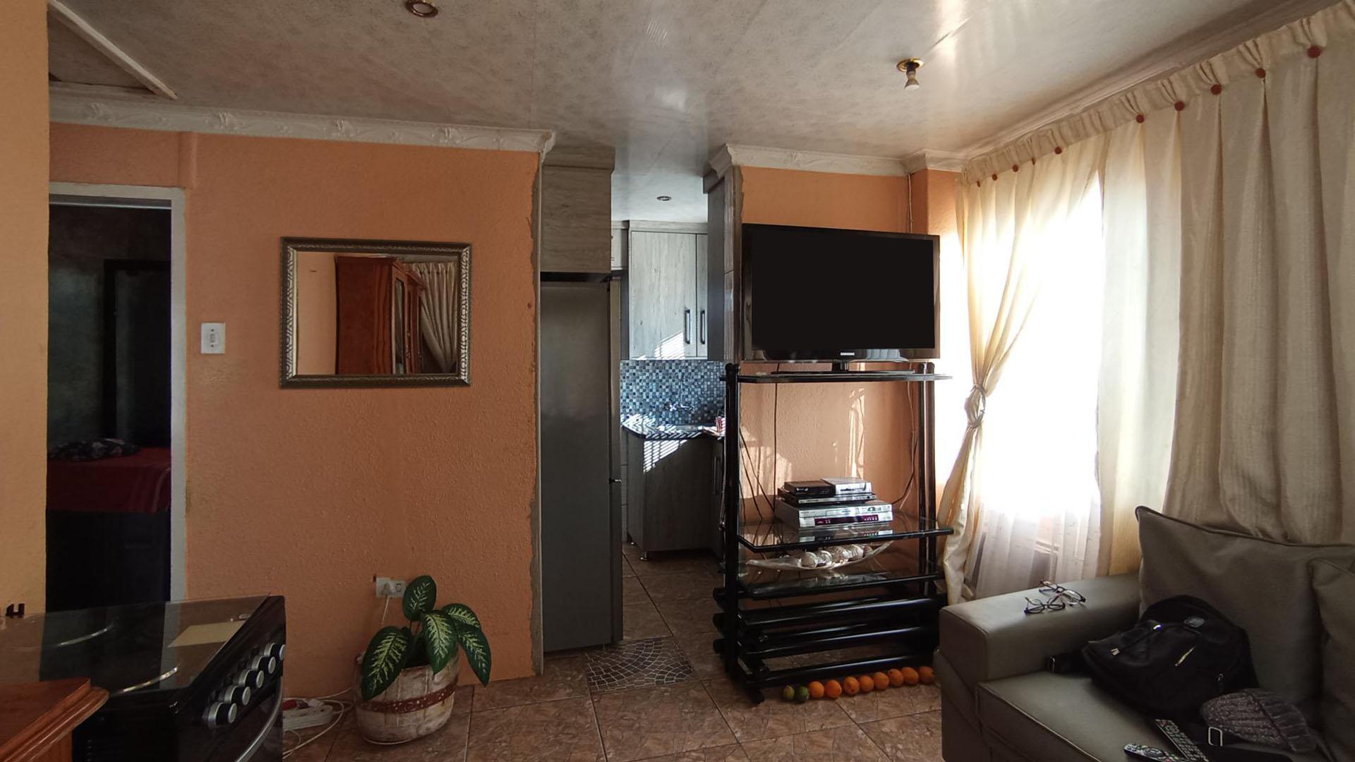 Lounges - 13 square meters of property in Soshanguve