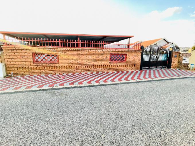 2 Bedroom House for Sale For Sale in Mabopane - MR714105