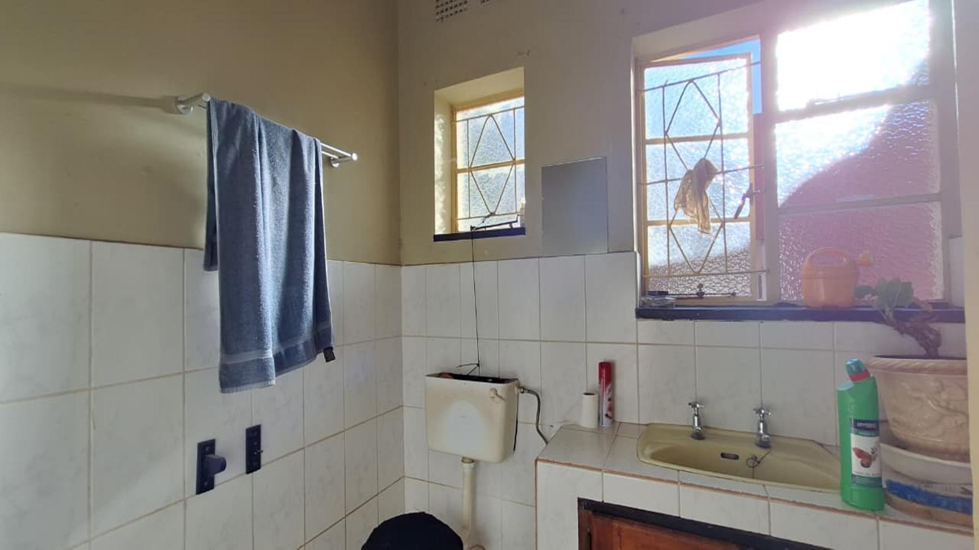 Bathroom 1 - 6 square meters of property in Wentworth Park