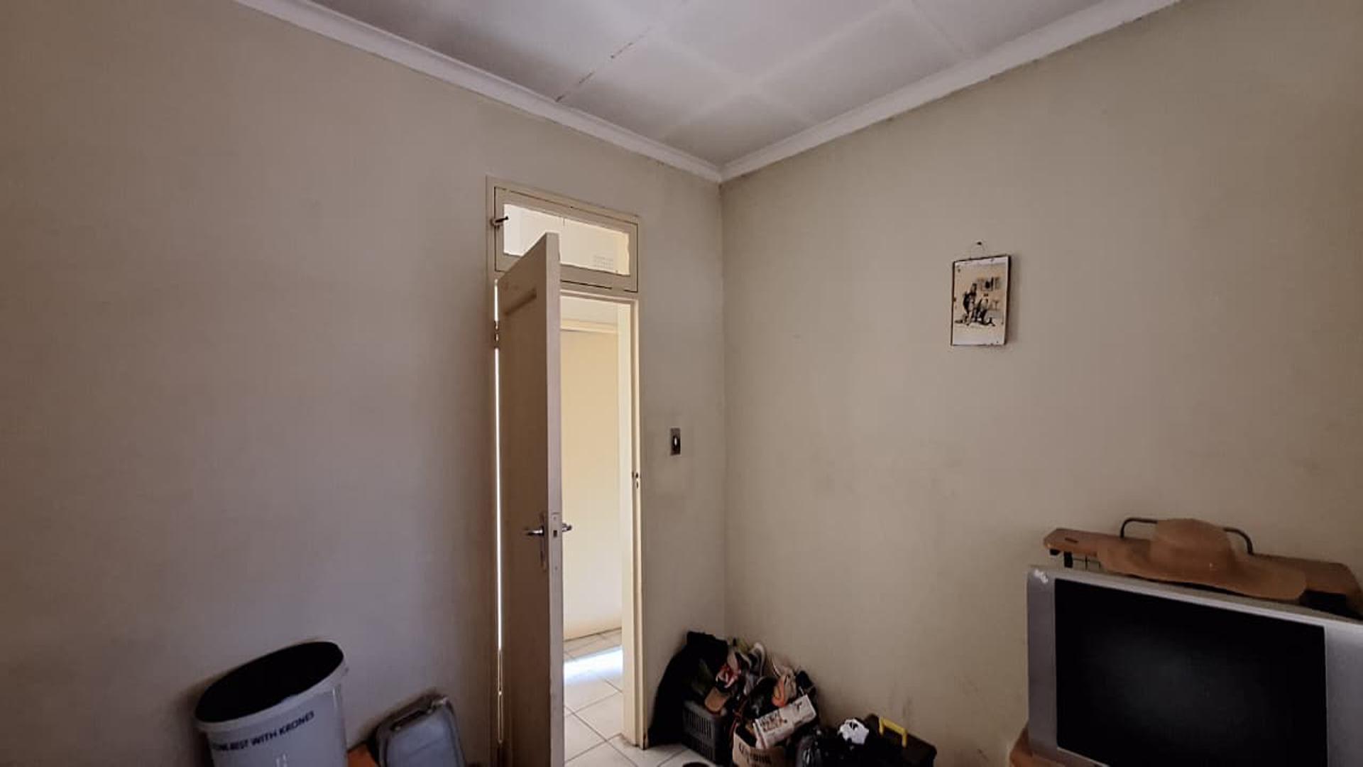 Bed Room 1 - 12 square meters of property in Wentworth Park
