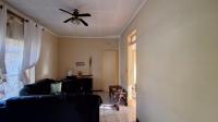 Lounges - 21 square meters of property in Wentworth Park