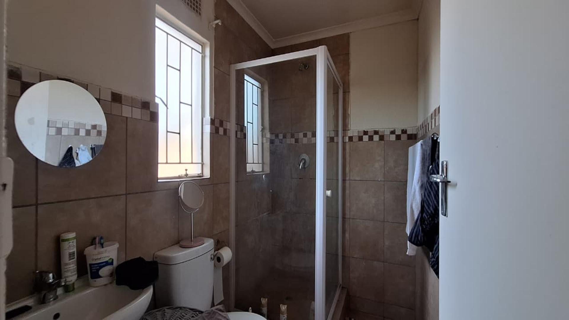 Main Bathroom - 4 square meters of property in Albertsdal