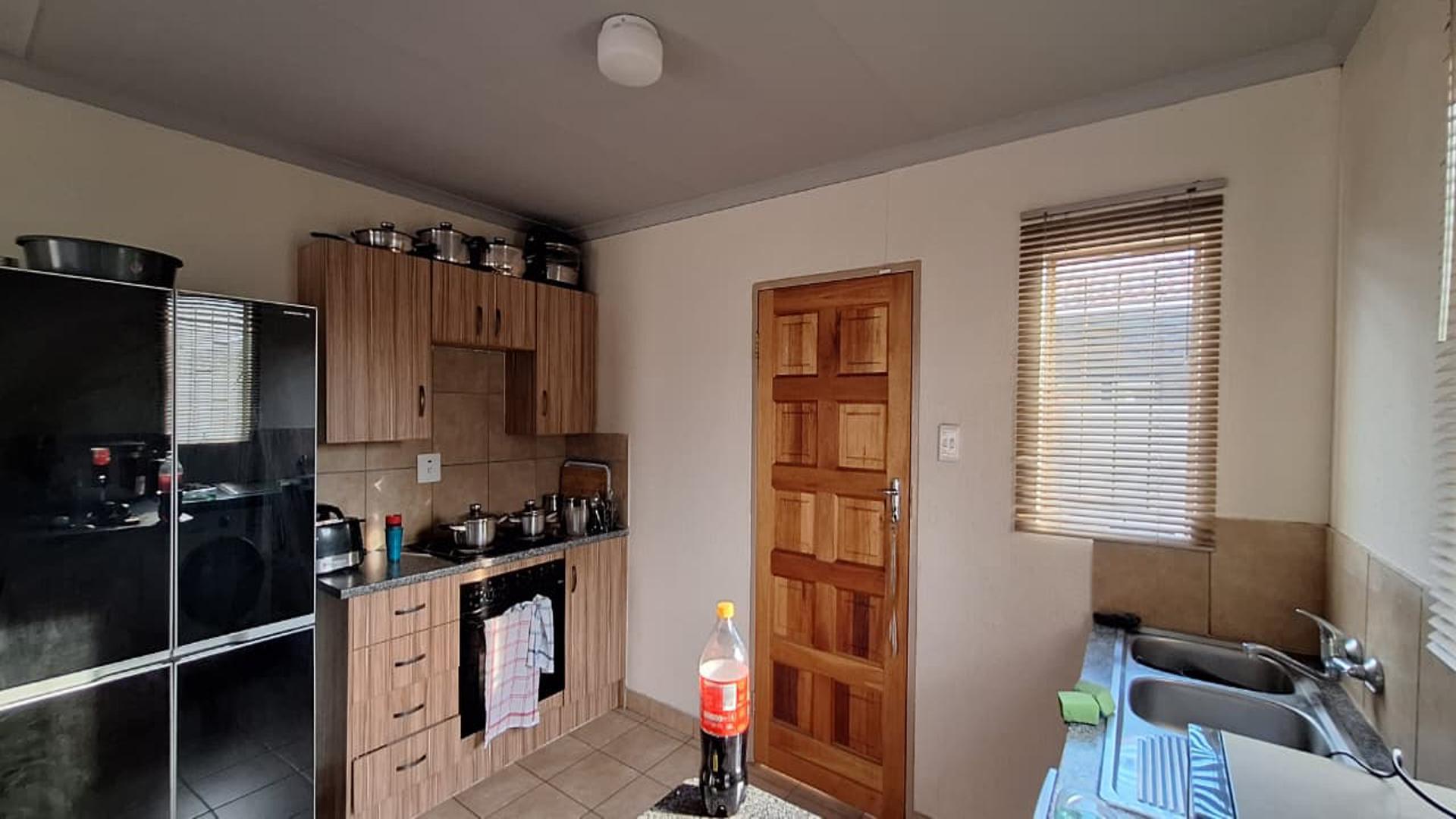 Kitchen - 10 square meters of property in Albertsdal