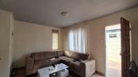 Lounges - 18 square meters of property in Albertsdal