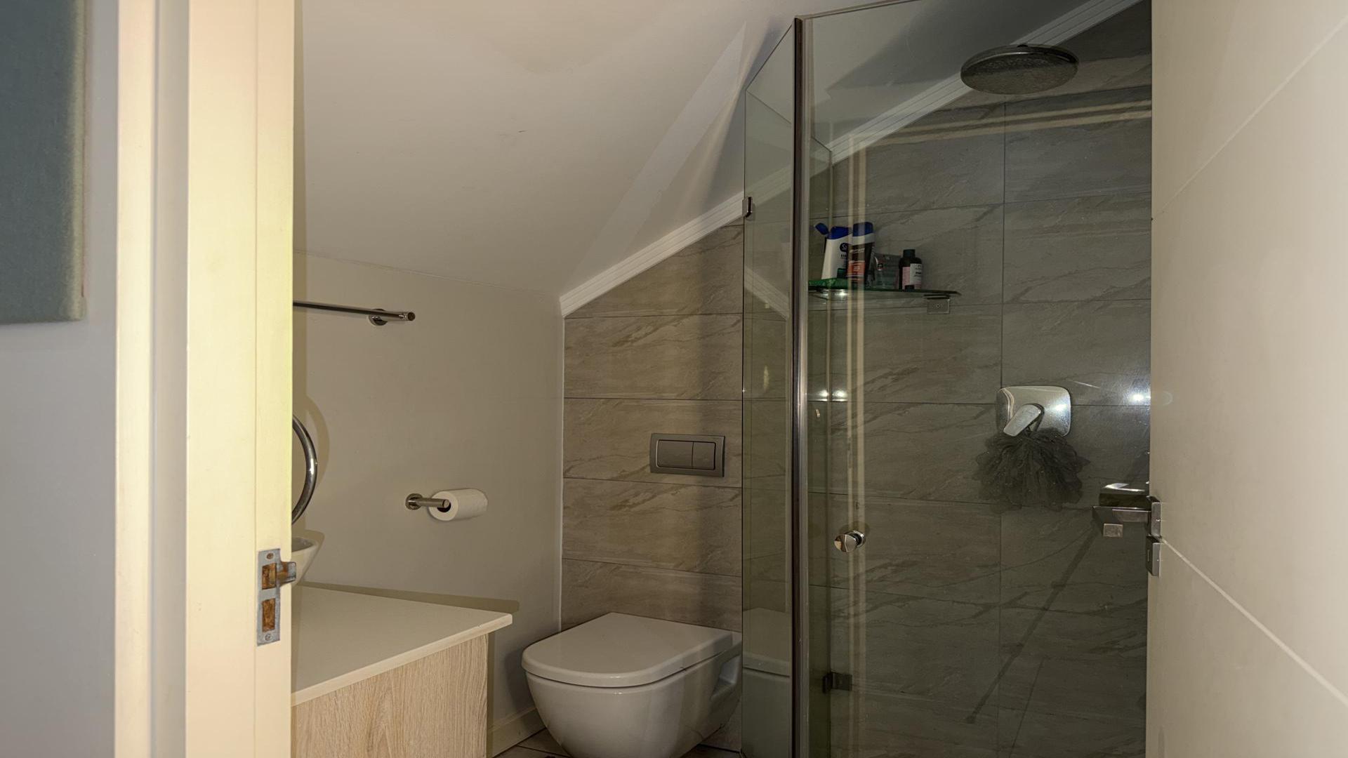 Bathroom 2 of property in Bryanston