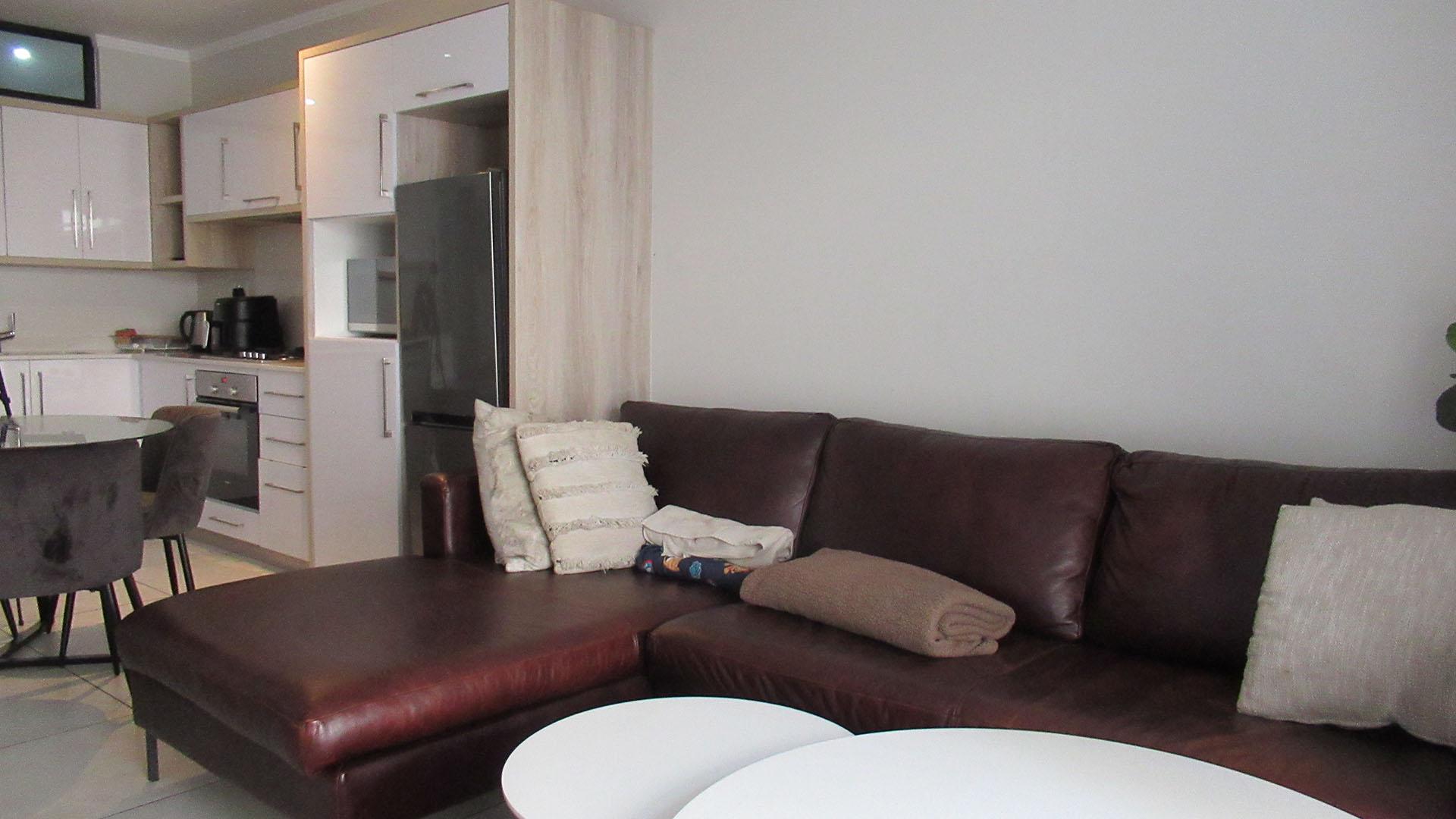 Lounges - 15 square meters of property in Bryanston