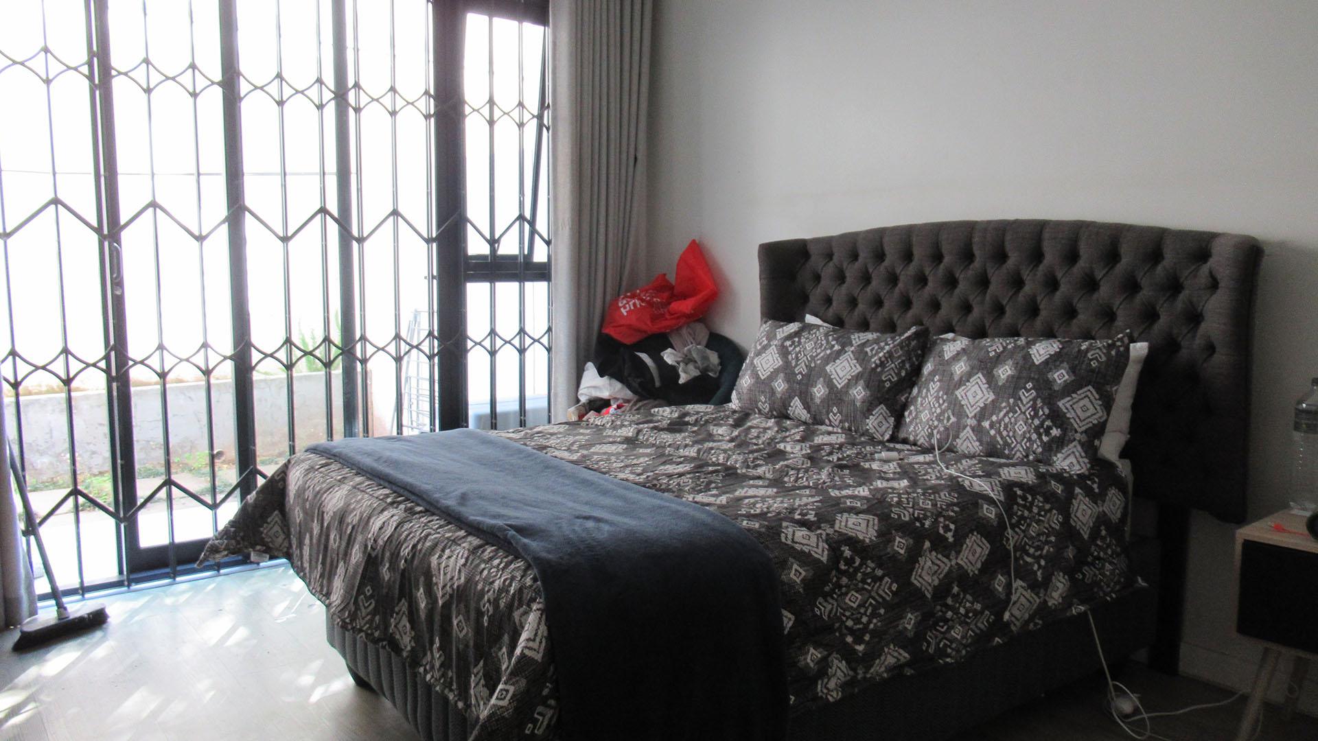 Main Bedroom - 17 square meters of property in Bryanston