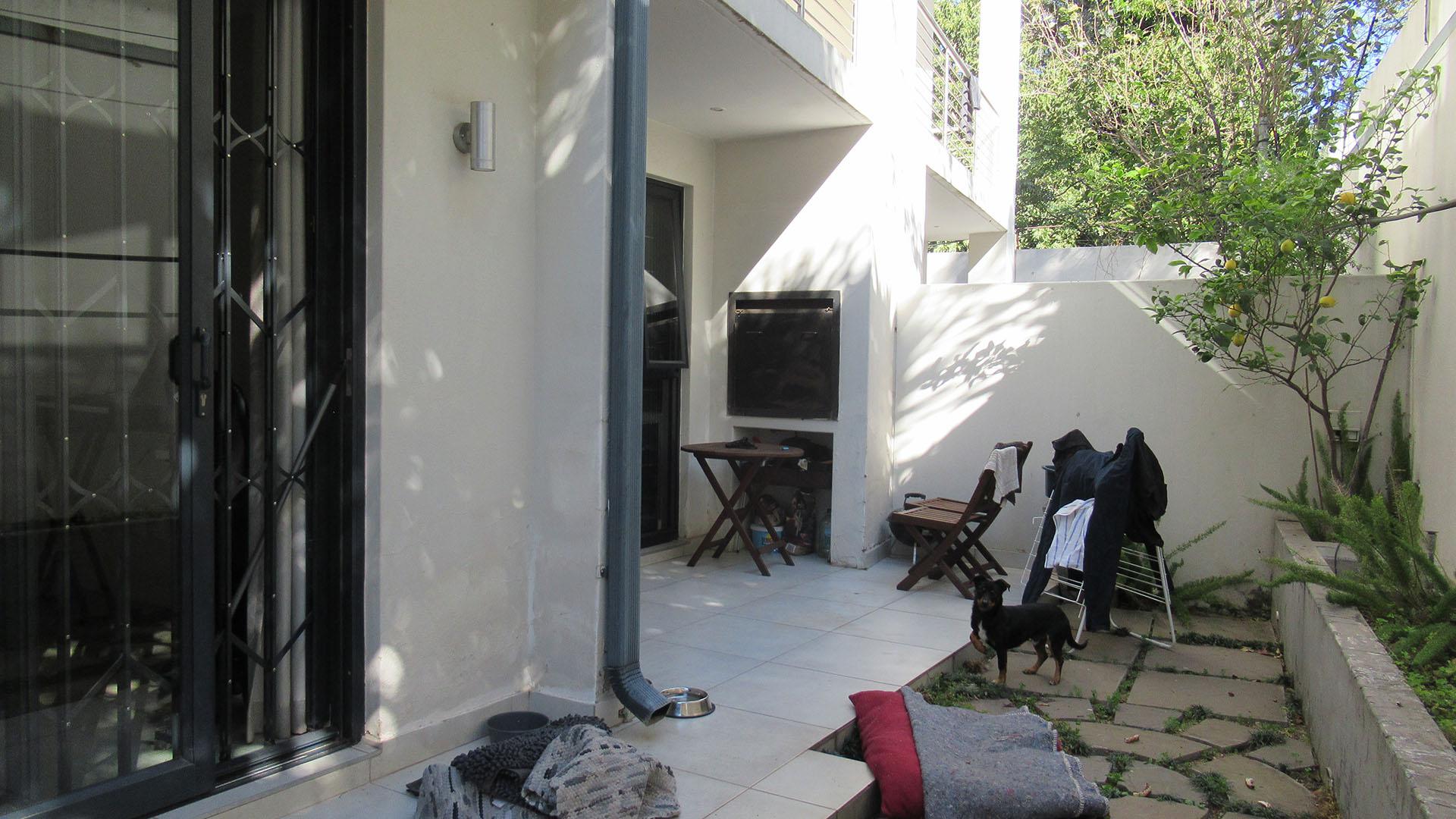 Patio - 6 square meters of property in Bryanston