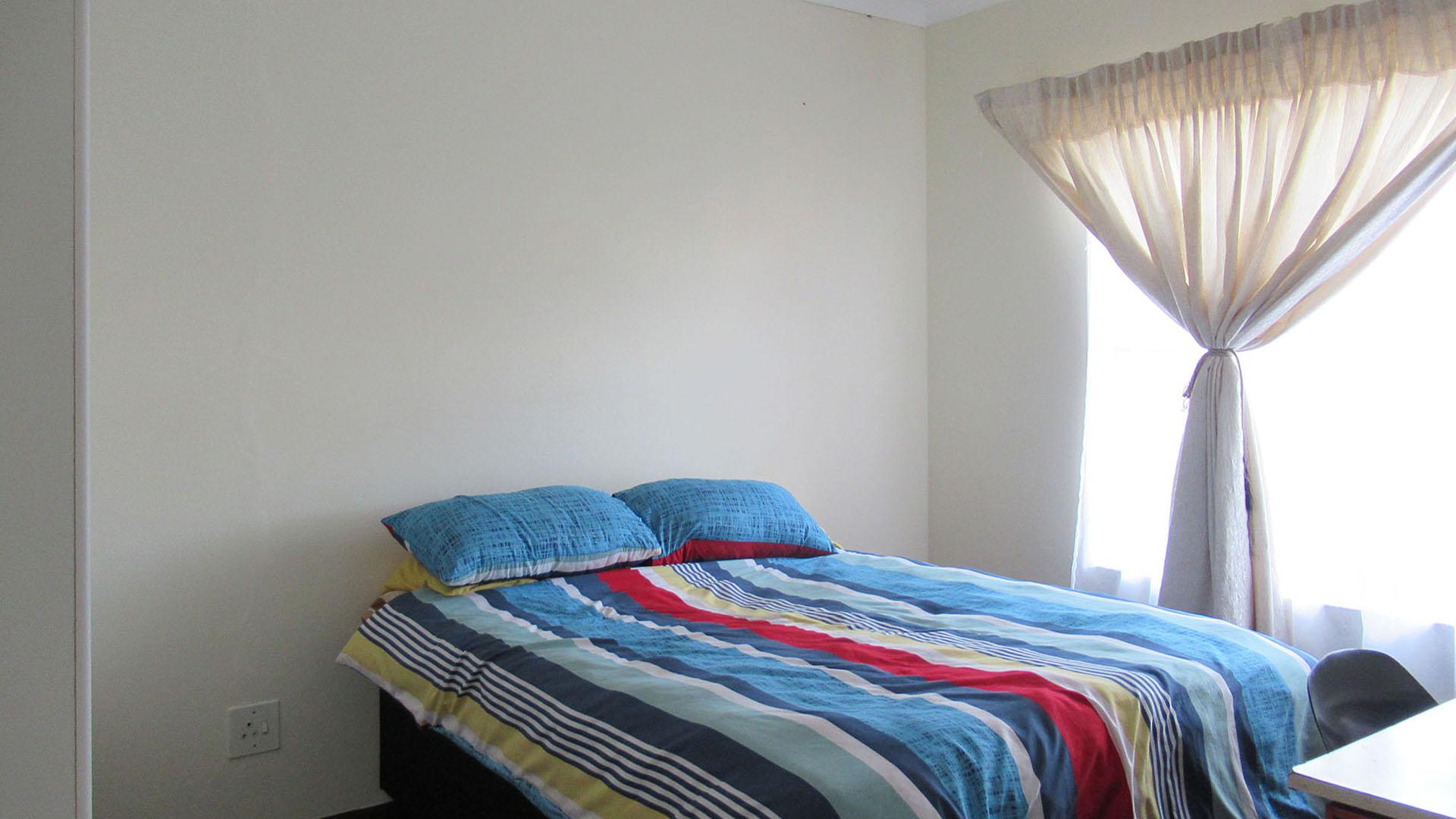 Bed Room 2 - 13 square meters of property in Helderkruin