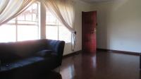Lounges - 23 square meters of property in Helderkruin