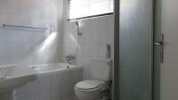 Bathroom 1 - 6 square meters of property in Helderkruin