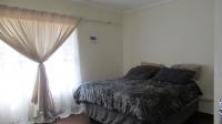 Bed Room 1 - 15 square meters of property in Helderkruin