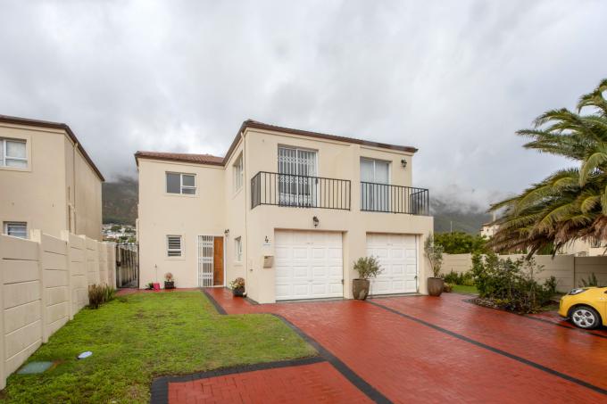 3 Bedroom Duplex for Sale For Sale in Gordons Bay - MR714129