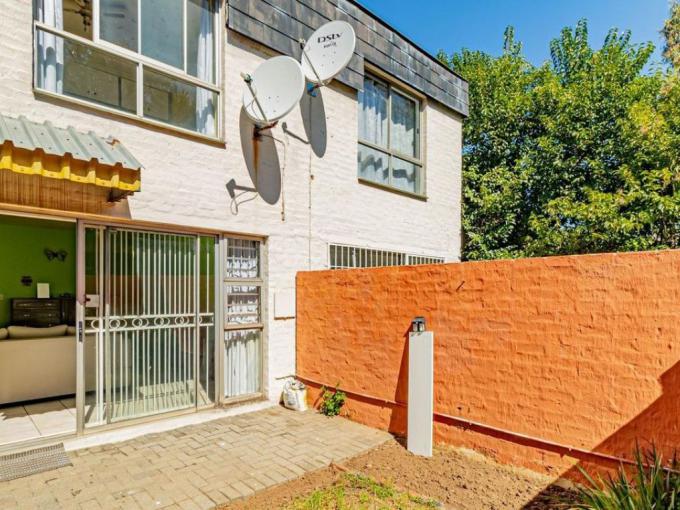 2 Bedroom Duplex for Sale For Sale in Windsor West - MR714143