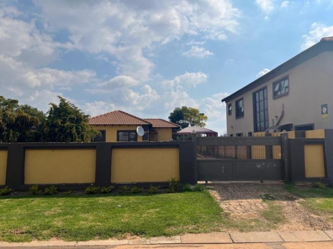 2 Bedroom House for Sale For Sale in Rosslyn - MR714171