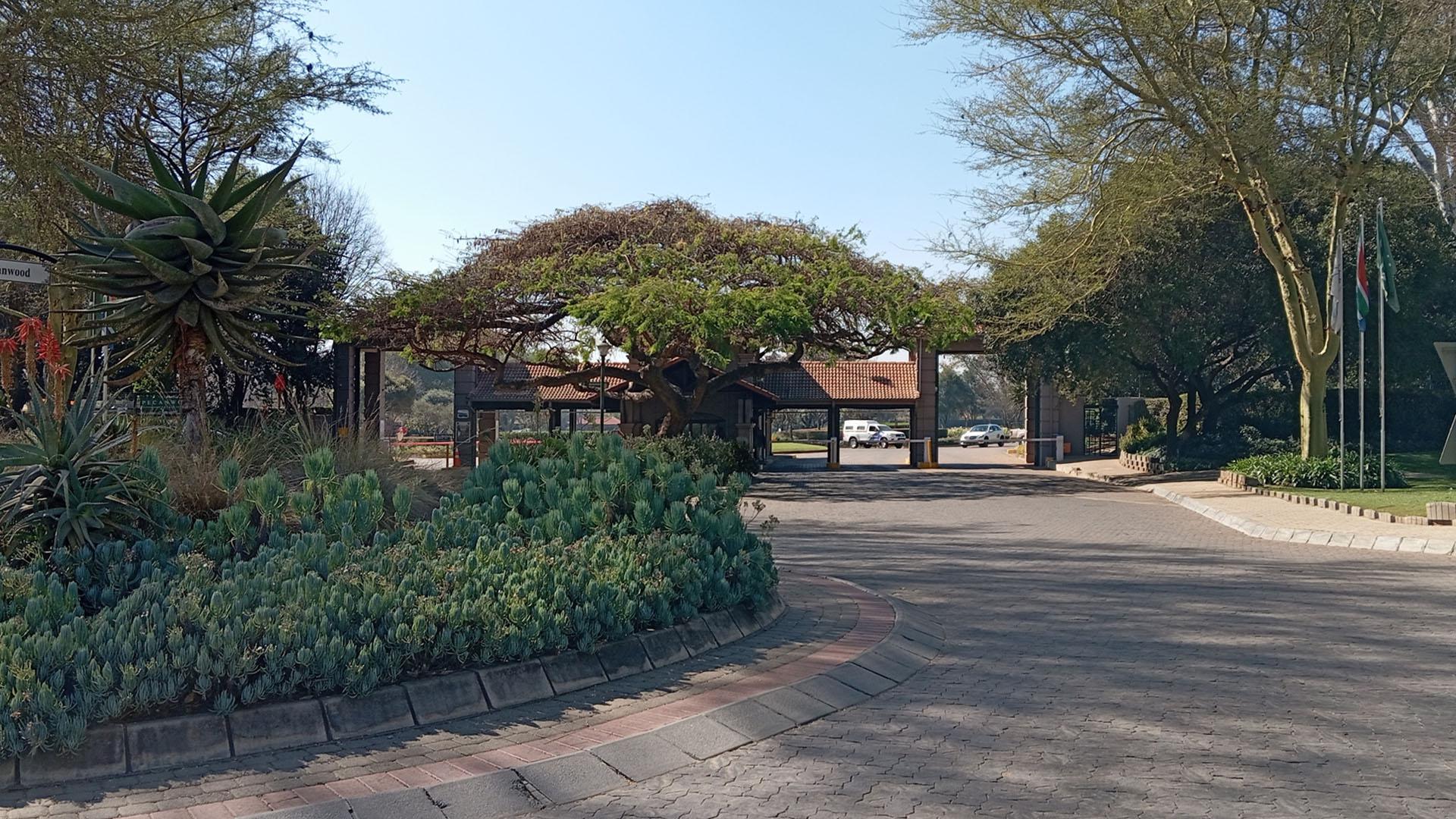Front View of property in Pecanwood Estate
