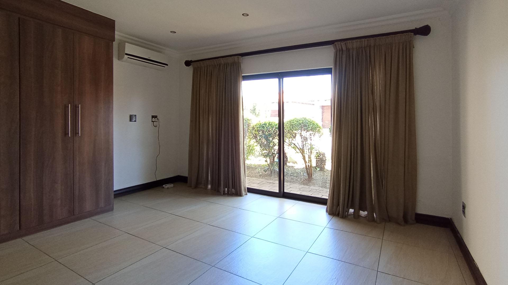 Bed Room 3 - 18 square meters of property in Pecanwood Estate