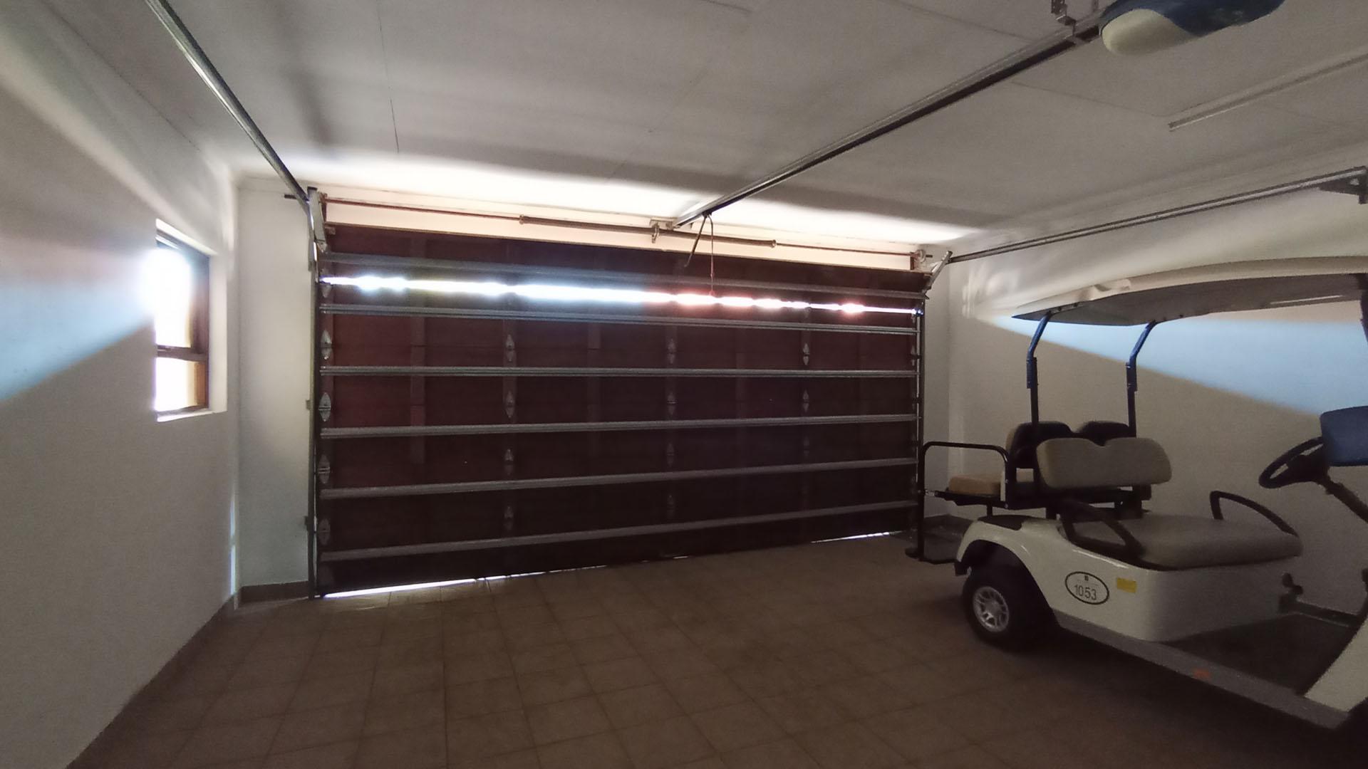 Garage - 39 square meters of property in Pecanwood Estate