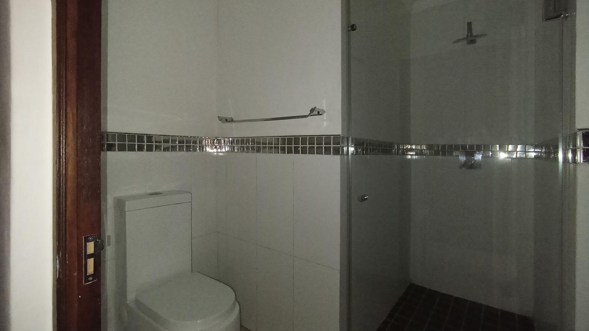 Bathroom 2 - 7 square meters of property in Pecanwood Estate