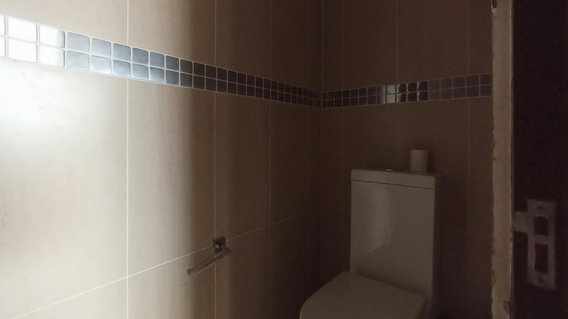 Main Bathroom - 29 square meters of property in Pecanwood Estate