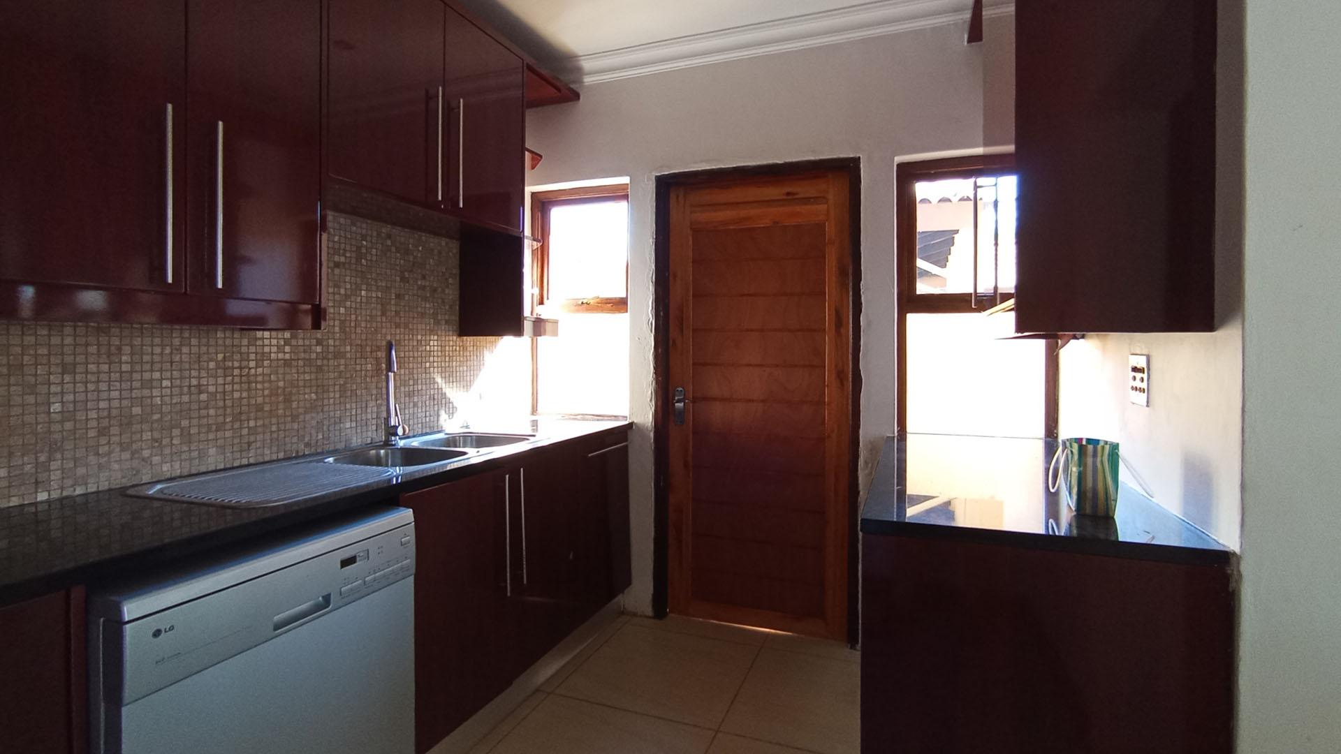 Scullery - 11 square meters of property in Pecanwood Estate