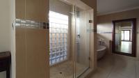 Main Bathroom - 29 square meters of property in Pecanwood Estate